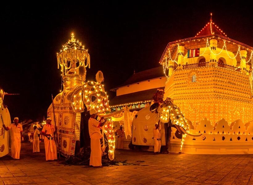 kandy-perahera-a-many-splendoured-spectacle-L-distinctdestinations